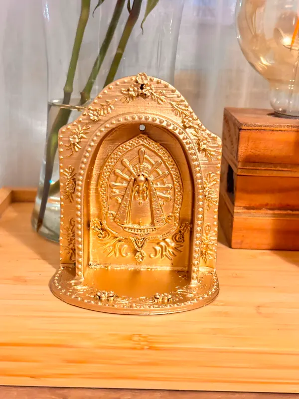 Oratório dourado impresso em 3D